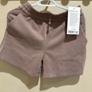 Lululemon Softstreme HR Short 4” Size 6
